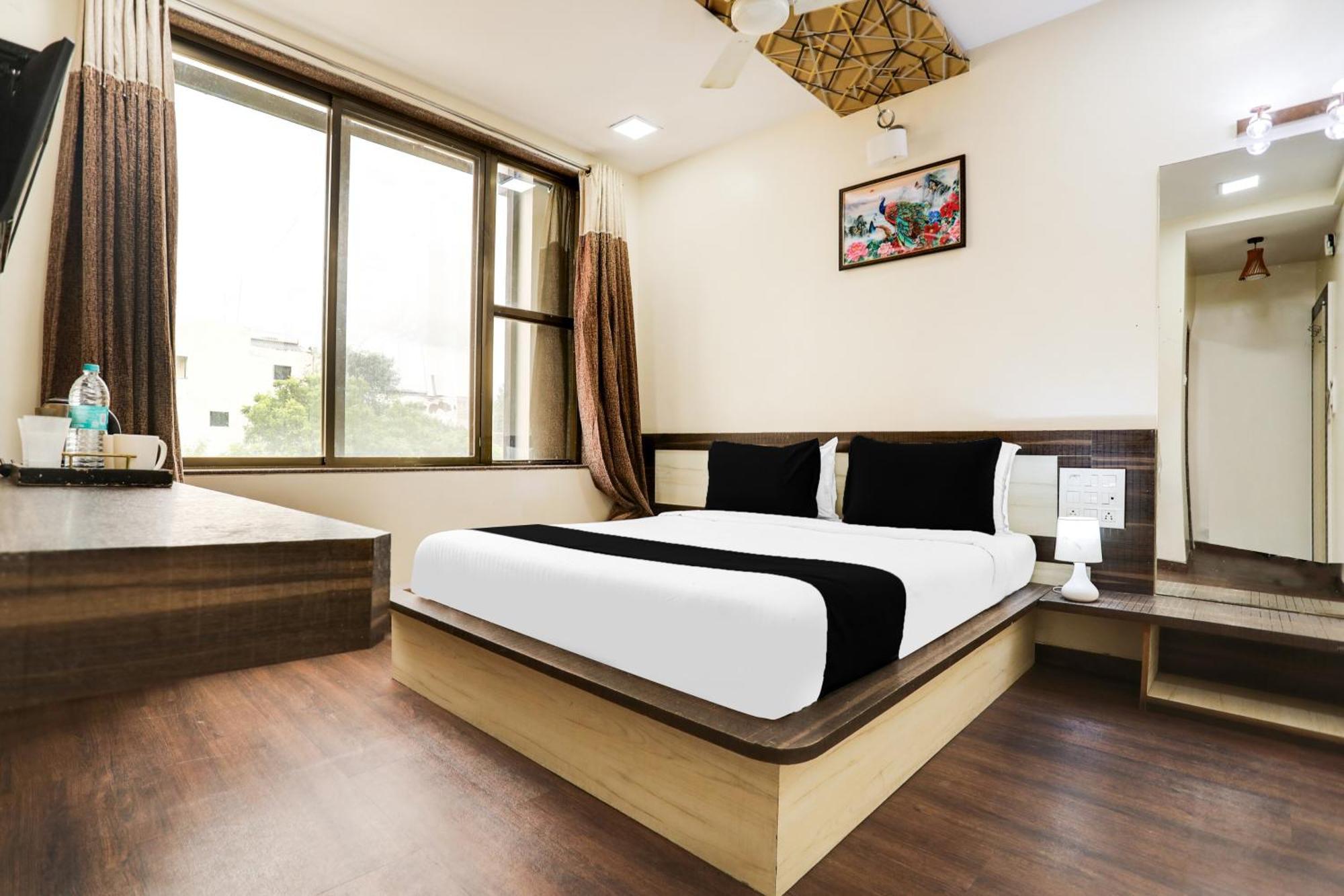 Super Hotel O Palkhi Road Near Sai Baba Temple Formerly Netra Sai Shirdi Exterior photo